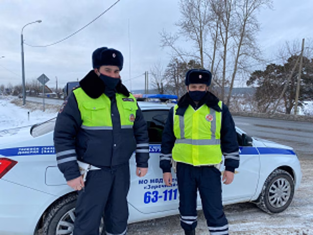 В Свердловской области инспекторы ГИБДД обнаружили на трассе без вести пропавшего мужчину