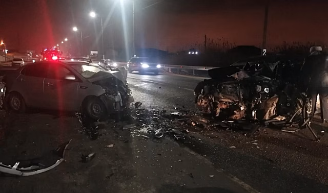 В лобовом ДТП под Волгоградом пострадали двое детей и двое взрослых