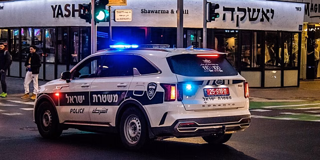 Неизвестный открыл стрельбу по автобусу и автомобилю в Израиле