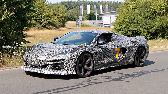 Chevrolet Corvette E-Ray заметили на трассе Нюрбургринга