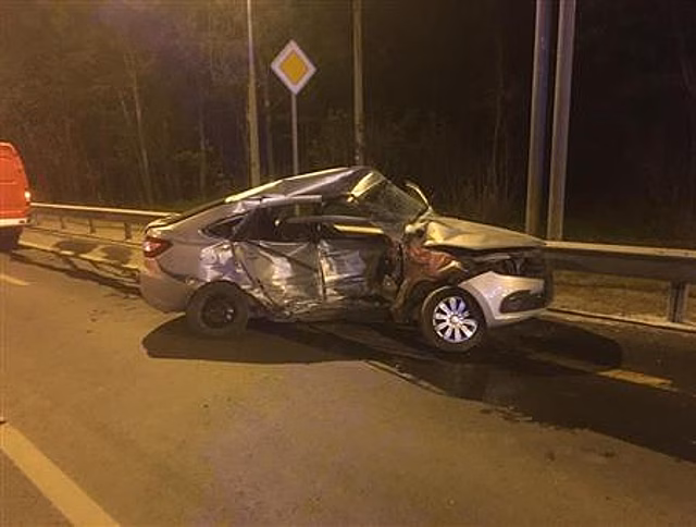 В Самаре водитель легковушки попал в реанимацию после ДТП на Волжском шоссе