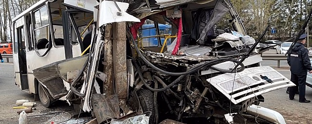 В Кирове на водителя автобуса, попавшего в ДТП, завели два уголовных дела