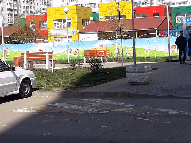 В ЖК «Московском» снова сбили школьницу из-за неорганизованного дорожного движения