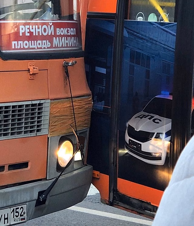 Два водителя маршруток в Нижнем Новгороде сцепились из-за места на дороге