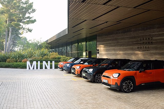 Mini прекращает продажи базовых Cooper E и Aceman E в Австралии