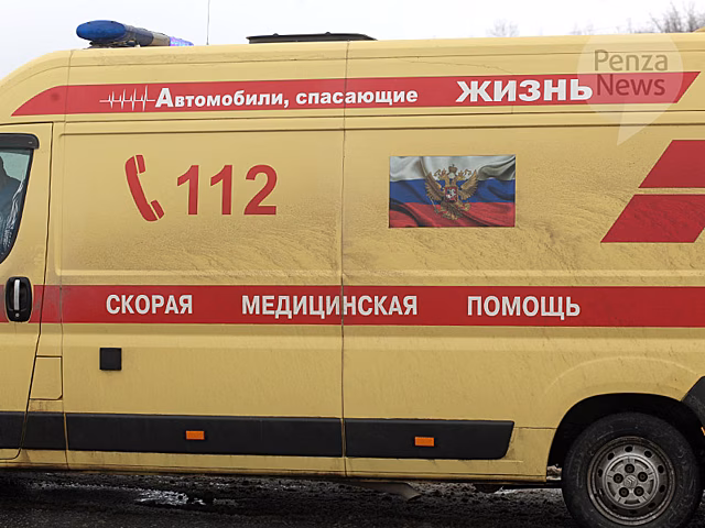 В Пензе опрокинулась легковушка, пострадала женщина-водитель