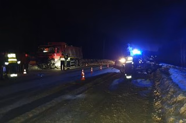 Два человека погибли в лобовом ДТП с грузовиком в Екатеринбурге
