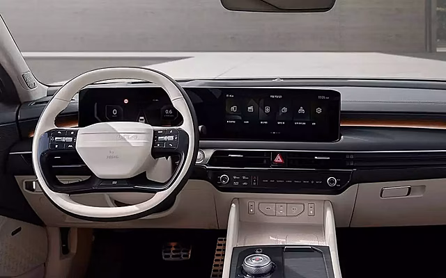 Длина 5 метров, мотор 2.5 и автомат — конкурент Camry из Кореи уже в России