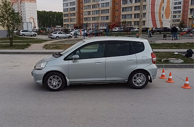 Новосибирец на Honda Fit сбил 14-летнего мальчика — подростка госпитализировали