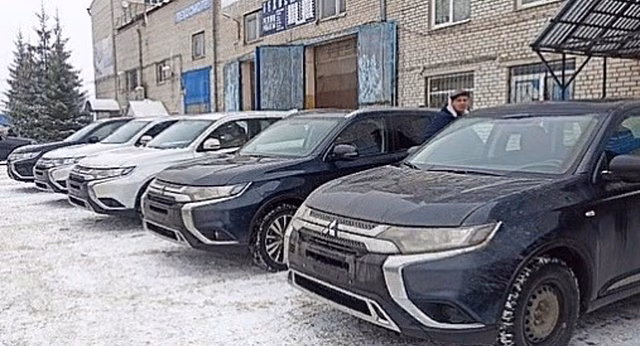 Компания Mitsubishi Motors передала калужским медикам 12 новых автомобилей