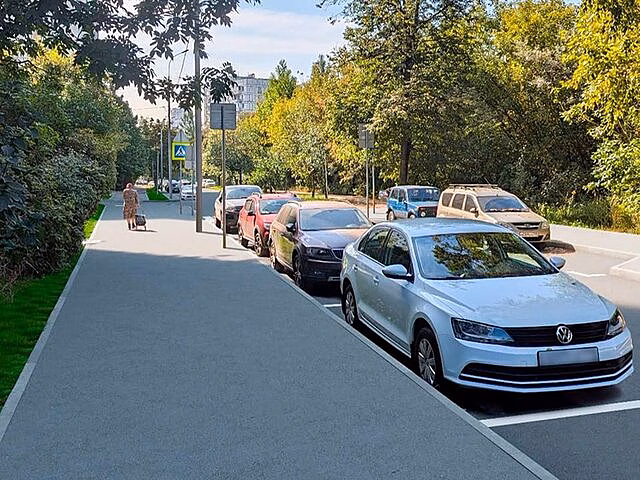 Ликсутов: мэрия Москвы не ставит задачу сделать все парковки в спальных районах платными
