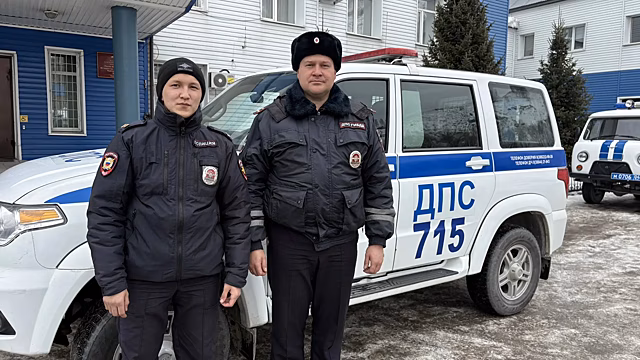 В Республике Алтай полицейские сопроводили машину c пострадавшим в ДТП мужчиной до больницы