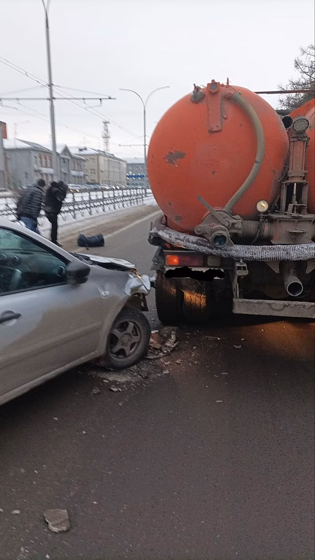 Один человек пострадал в ДТП с КАМАЗом в центре Кемерова