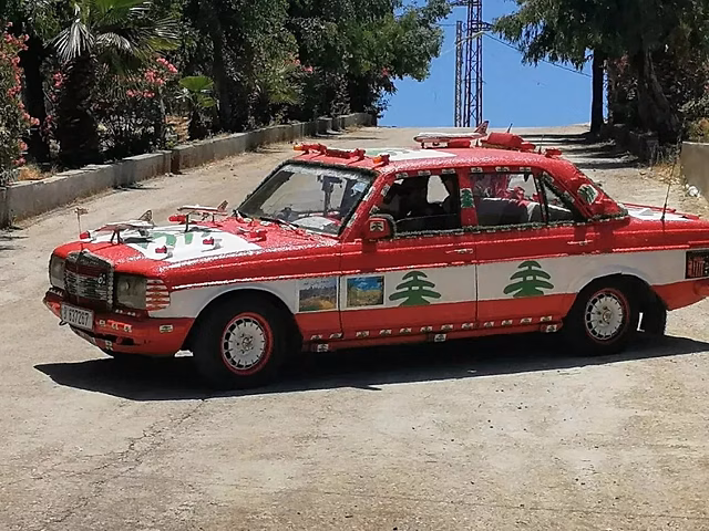 Причудливый Mercedes-Benz 1977 года с двигателем BMW такси в Ливане