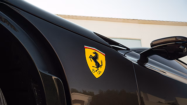 Продажи автомобилей Ferrari упали впервые за пять лет