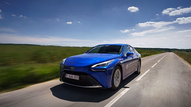 Водородный автомобиль Toyota проехал более 1000 км на одной заправке