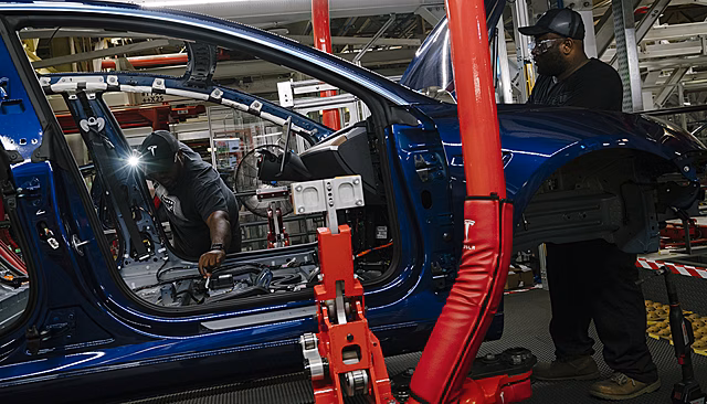 Проблемы Tesla: на производстве Model 3 рекордный травматизм