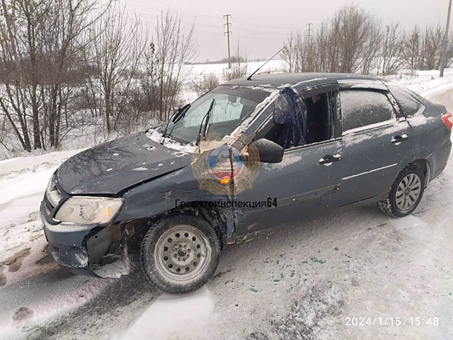 Водитель «Гранты» покалечился в столкновении с «Hyundai» на Тархова