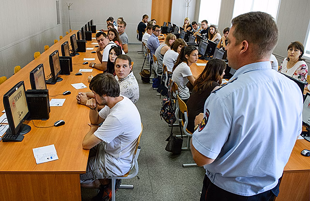 За каждую попытку сдачи экзамена на права предложили ввести плату