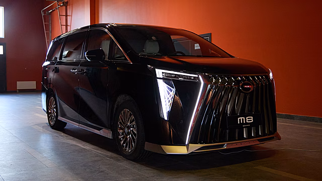 Офис на колёсах: роскошный минивэн GAC M8 Lounge появился в продаже в России