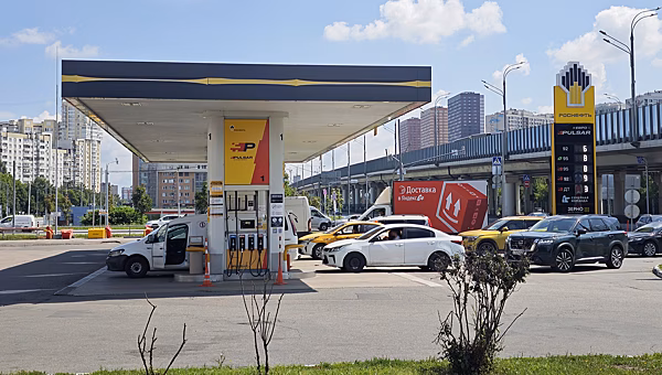 На московских заправках заметно сократились очереди: названы причины