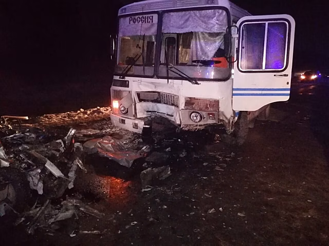 В Нижегородской области автобус с иностранными гражданами попал в ДТП