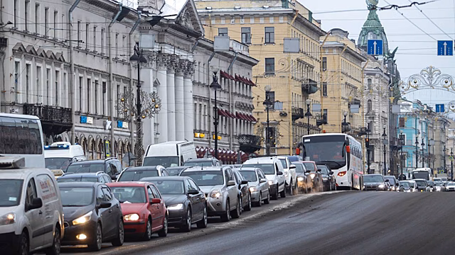 В РФ не пропускают объезжающих пробки автомобилистов
