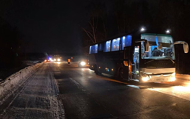 Шел по обочине: автобус насмерть сбил подростка-сироту на трассе