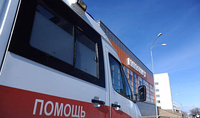 После ДТП неуступчивый водитель в Волгограде протаранил столб