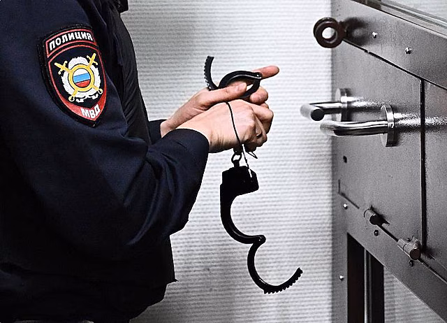 Влетевшему в толпу пешеходов водителю в Благовещенске отложили вынесение приговора. У суда появились к нему вопросы