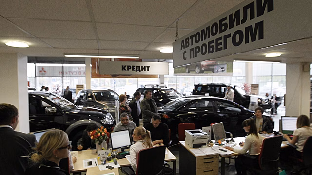 Россияне перестали продавать автомобили с небольшим пробегом