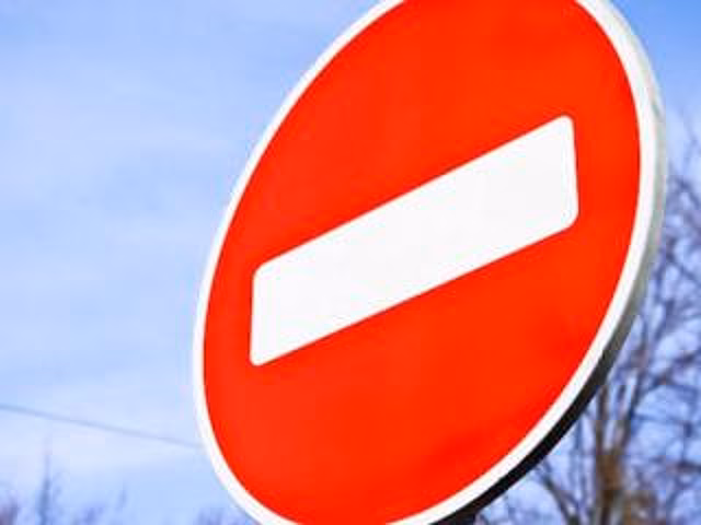На пересечении улиц Мяги и Мориса Тореза в Самаре прорыв, ограничено движение транспорта