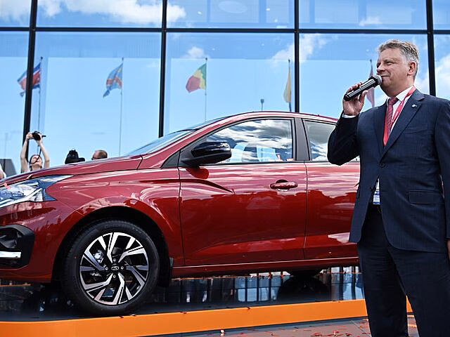 Малиновую Lada Iskra впервые презентовали на ПМЭФ