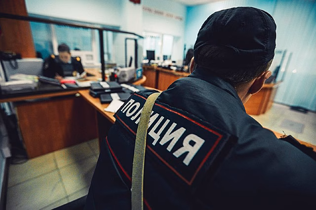 На Большой Академической полицейские изъяли у автомобилиста запрещенные таблетки