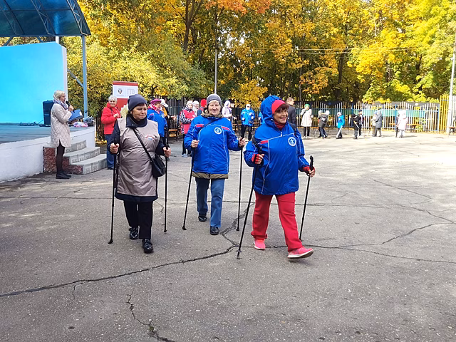 В Кузнецке прошел фестиваль скандинавской ходьбы