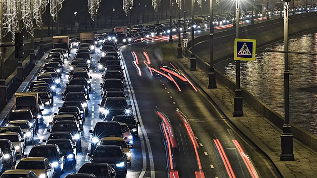 Пробки на дорогах Москвы достигли девяти баллов