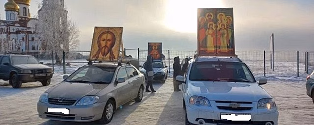 В Красноярске состоялся автомобильный крестный ход против COVID-19