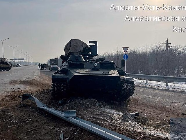 Авария с участием военной техники произошла в Казахстане