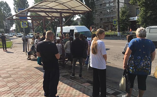 Курянин пожаловался на двухчасовое ожидание дачных автобусов