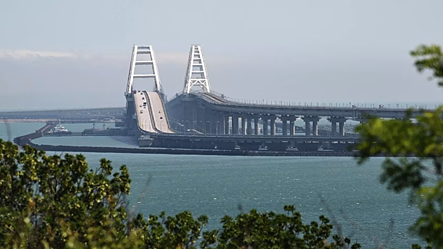 Очередь перед Крымским мостом выросла до 850 машин