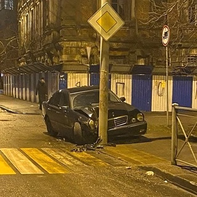 «Самая жуть была, когда меня доставали из машины»: в Калининграде в аварии пострадала 18-летняя девушка