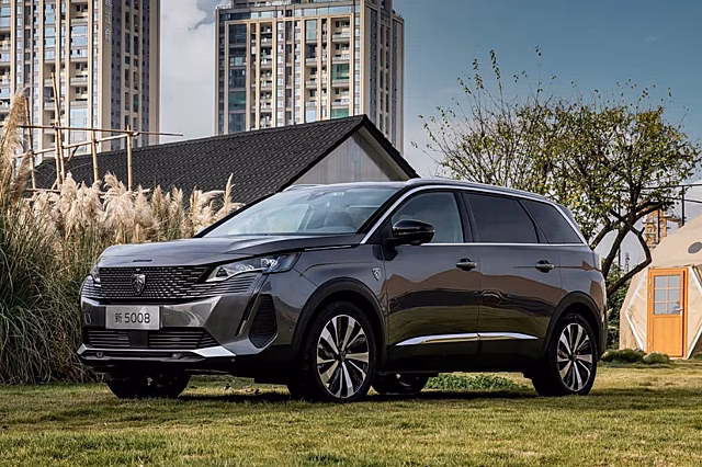 В России начались продажи Peugeot 5008: льготный утиль, от 2,95 млн рублей