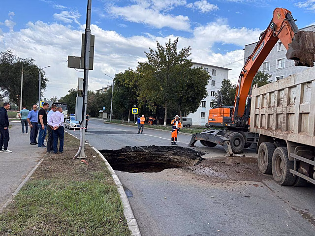Движение по улице Волгоградской в Оренбурге открыто после ремонта коллектора