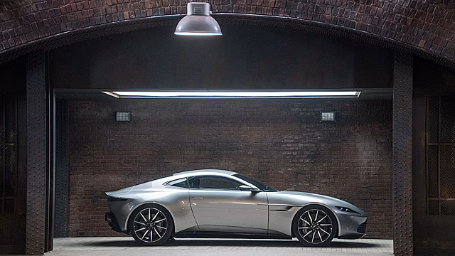 Aston Martin из фильма про Бонда выставят на торги