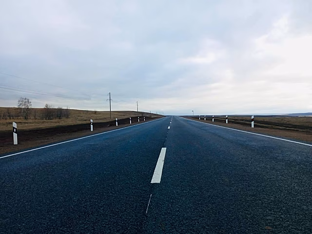 На дорогах Оренбургской области уложили почти 3 млн кв. м асфальта