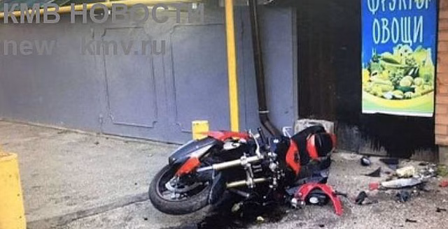 В Ставрополе мотоциклист врезался в стену и погиб