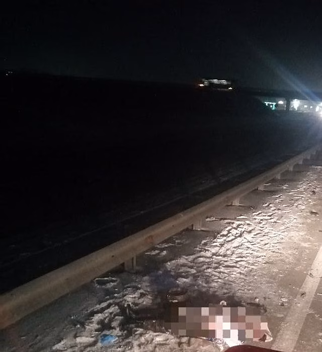 Очевидцы сообщили о сбитой насмерть женщине на кемеровской трассе