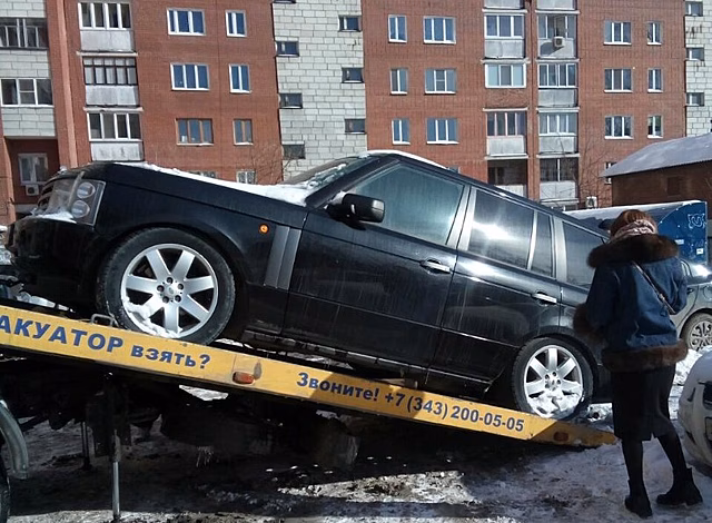 У екатеринбурженки, которая задолжала за коммуналку, отобрали Range Rover