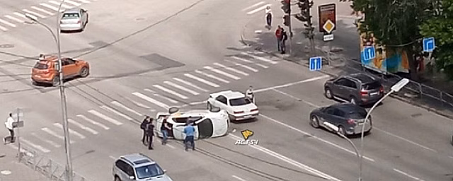В Новосибирске в тройном ДТП пострадали два человека