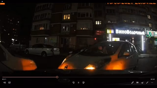 В Благовещенске ребёнок за рулём иномарки врезался в припаркованный автомобиль